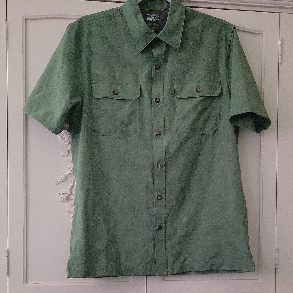 Croft & Barrow Men's Casual Button-Down Shirt in Green